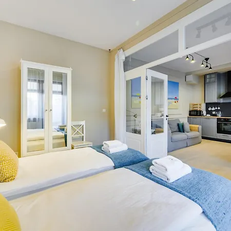 Sunny Terrace By Oneapartments